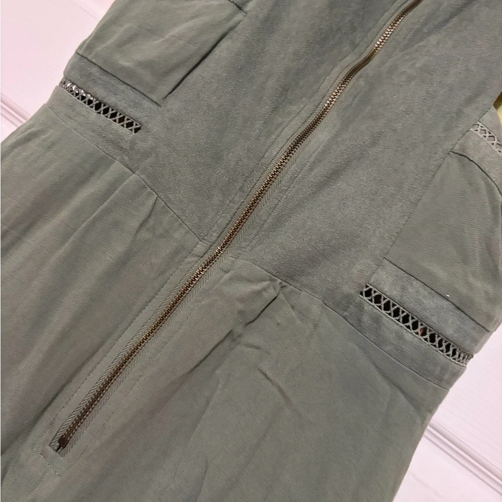 Alya by Francesca’s Collections Green Linen Zippered Dress w Faux Suede accents